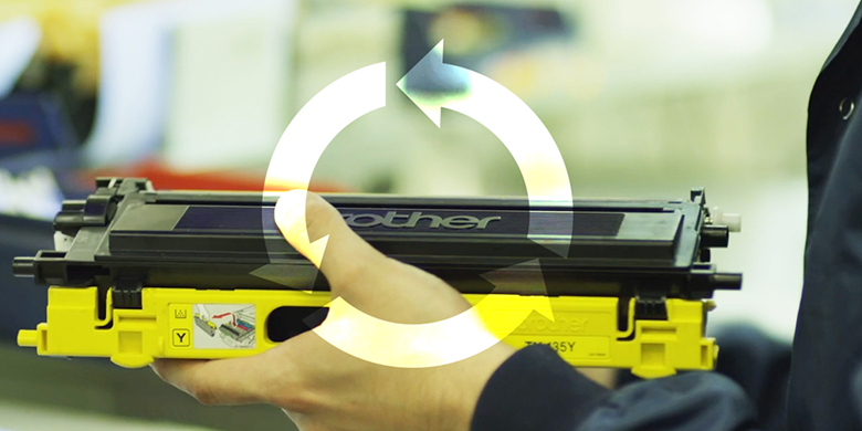 Man holding a yellow toner cartridge with three white arrows in a circle over the image
